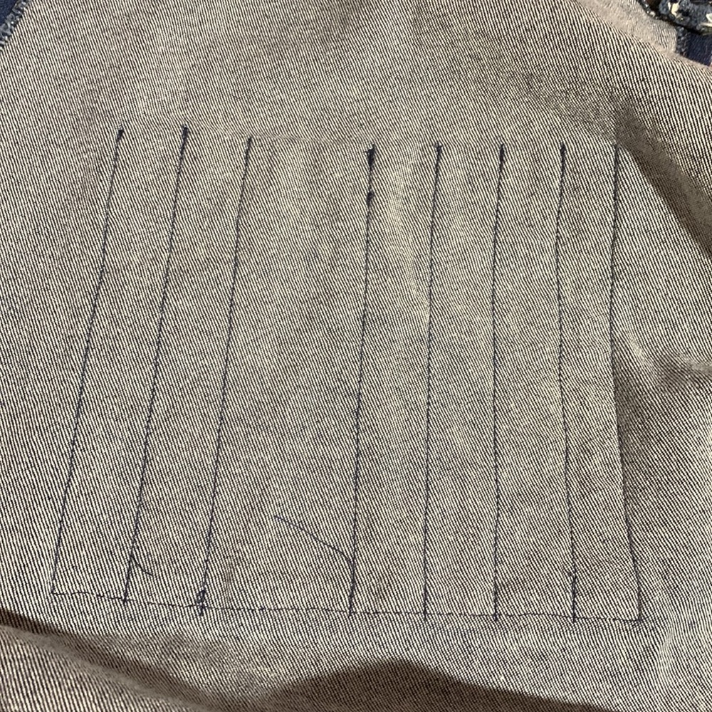 Denim Jean Apron with Pockets Tie Back and at the Neck - Picture 13 of 14